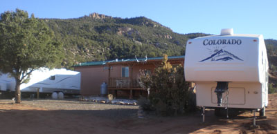 Hunters lodging, bunk house cabin and trailers at Rancho Rojo Outfitters
